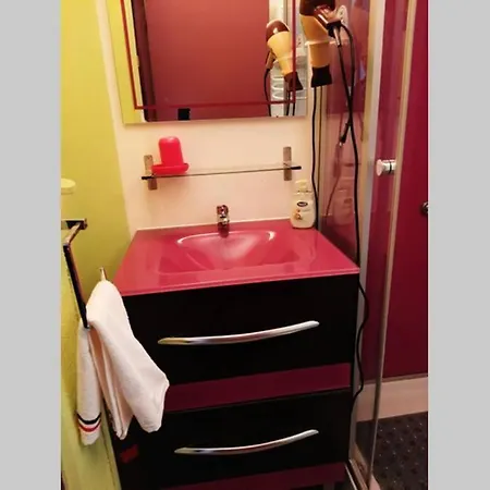 Logement Impeccable Et Garage Gratuit *